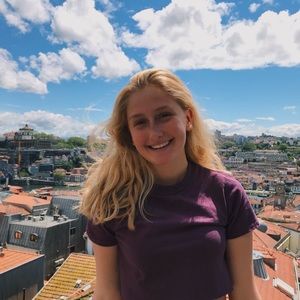 Meet your Posher, Chloe